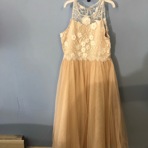 Cream colored lace looking top young girls dress. - Picture 2 of 3